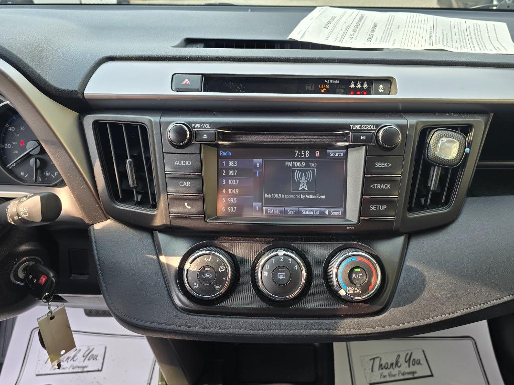 2017 Toyota RAV4 LE photo